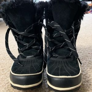 Women’s black Sorel winter boots